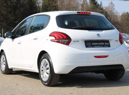 Peugeot - 208