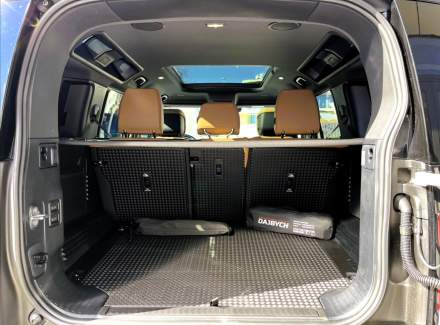 Land Rover - Defender