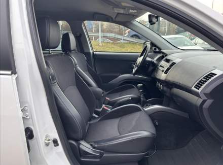 Mitsubishi - Outlander