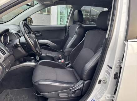 Mitsubishi - Outlander