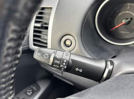 Mitsubishi - Outlander