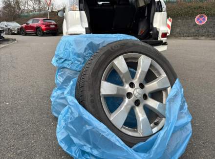 Mitsubishi - Outlander