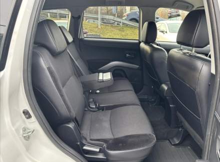 Mitsubishi - Outlander