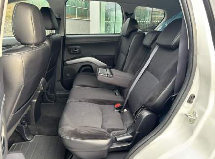 Mitsubishi - Outlander