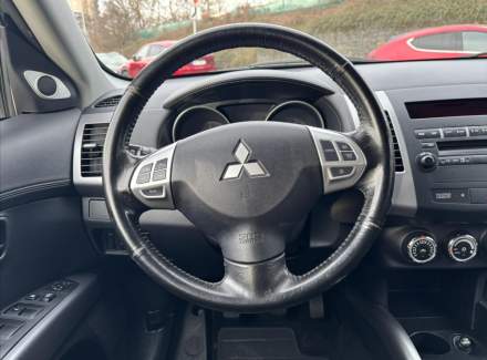Mitsubishi - Outlander