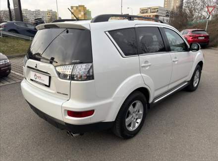 Mitsubishi - Outlander