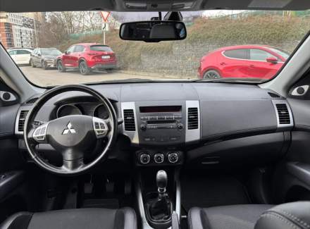 Mitsubishi - Outlander