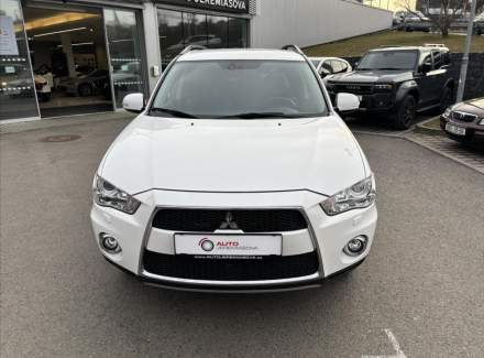 Mitsubishi - Outlander