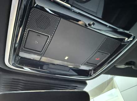 Land Rover - Range Rover Velar