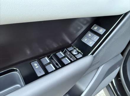 Land Rover - Range Rover Velar