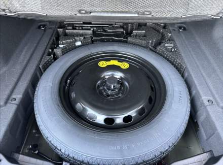 Land Rover - Range Rover Velar