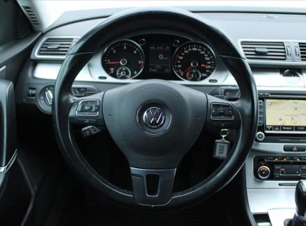 Volkswagen - Passat