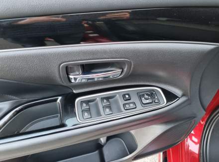 Mitsubishi - Outlander