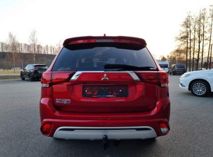 Mitsubishi - Outlander