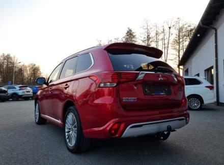 Mitsubishi - Outlander