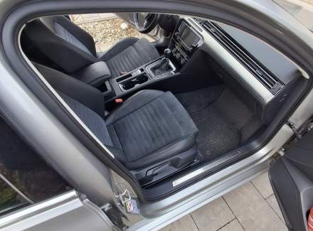 Volkswagen - Passat