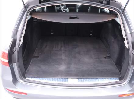 Mercedes-Benz - E-class