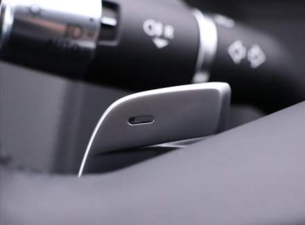 Land Rover - Range Rover Velar