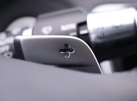 Land Rover - Range Rover Velar