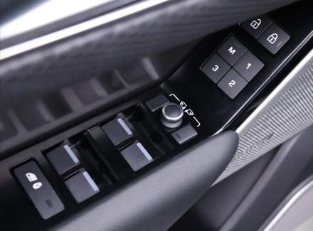 Land Rover - Range Rover Velar