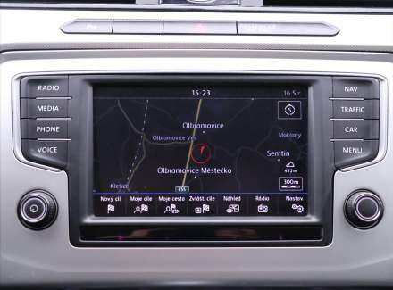 Volkswagen - Passat