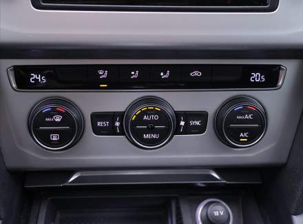 Volkswagen - Passat