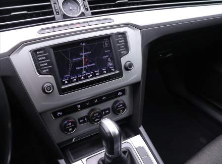 Volkswagen - Passat