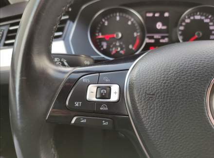 Volkswagen - Passat