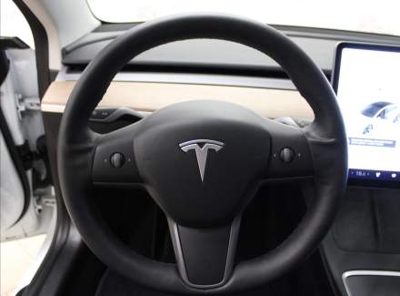 Tesla - Model 3