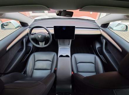 Tesla - Model 3