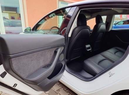 Tesla - Model 3