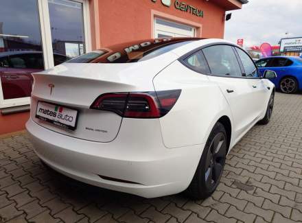Tesla - Model 3