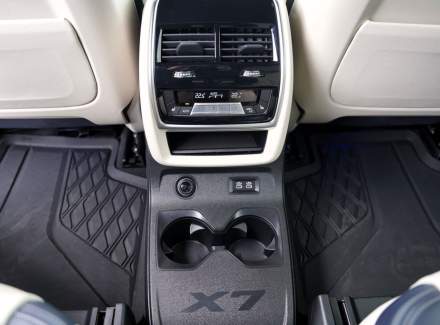 BMW - X7