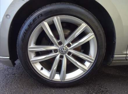 Volkswagen - Passat