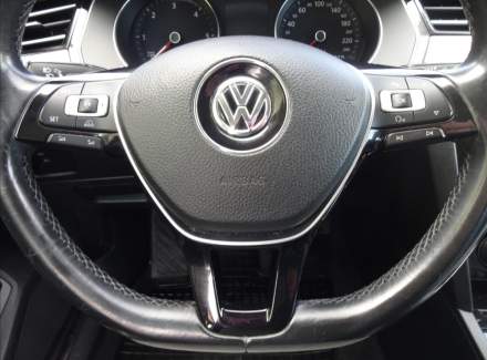 Volkswagen - Passat