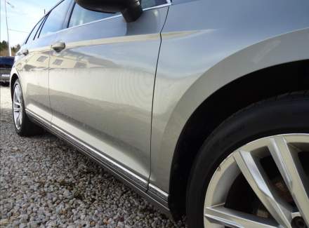 Volkswagen - Passat