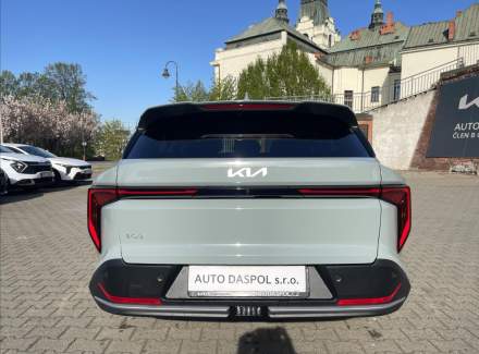 Kia - K4
