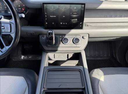 Land Rover - Defender