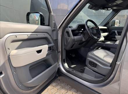 Land Rover - Defender