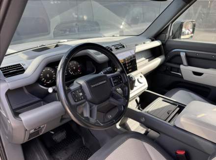 Land Rover - Defender