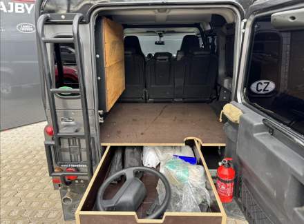 Land Rover - Defender