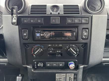 Land Rover - Defender