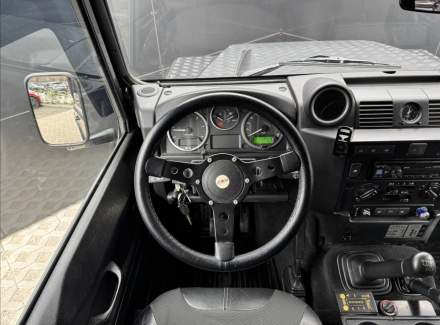 Land Rover - Defender