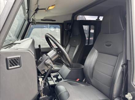 Land Rover - Defender