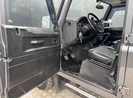 Land Rover - Defender