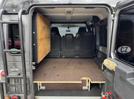 Land Rover - Defender