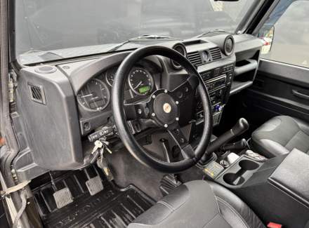 Land Rover - Defender