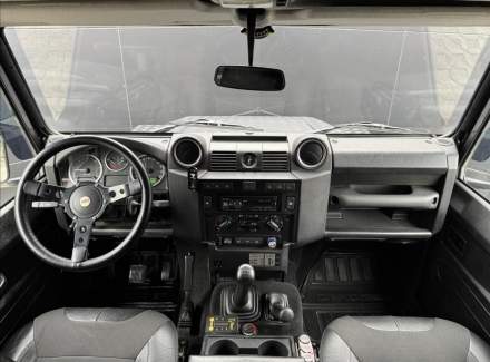 Land Rover - Defender