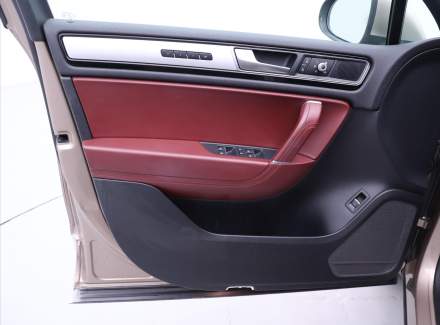 Volkswagen - Touareg