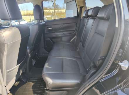 Mitsubishi - Outlander